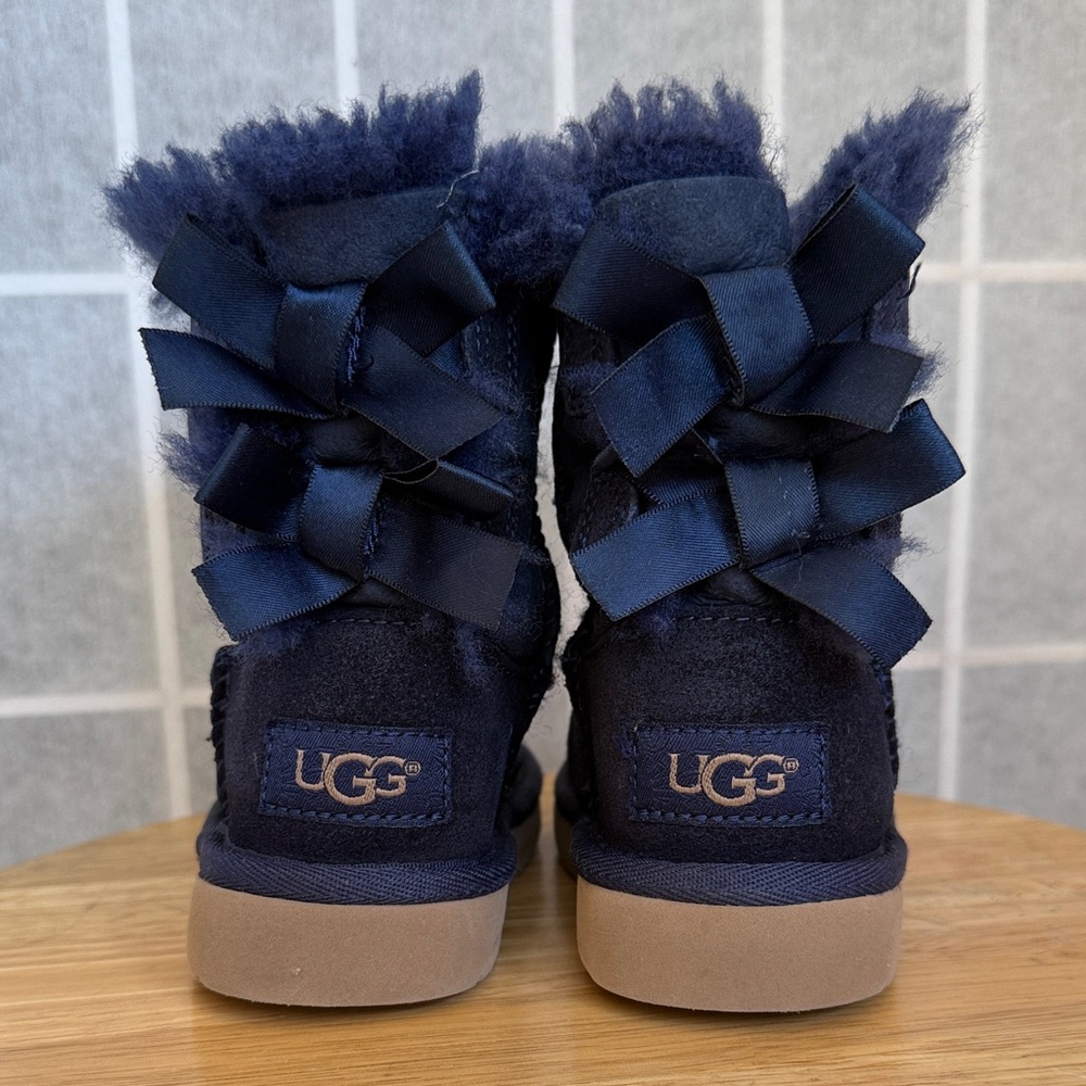 UGG Girl’s 7 Bailey Bow Navy Blue Shearling Sheepskin Classic Boots
